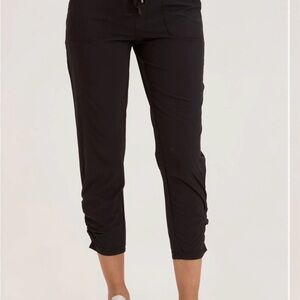 XCVI Black Lyan Active Whisper Stretch Ruched Cropped Leggings (Large) NWT